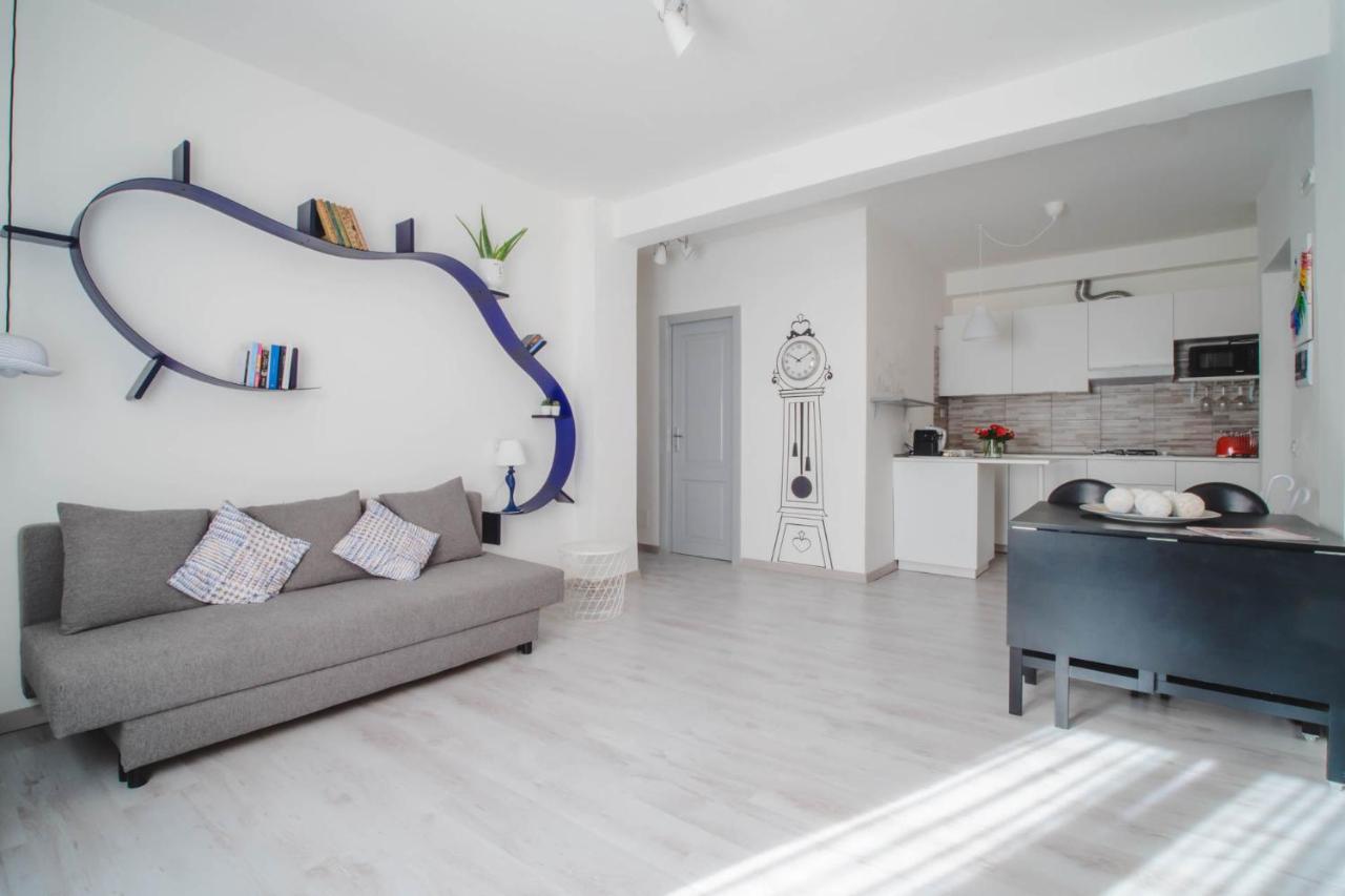Lady Butterfly - Metro A Lucio Sestio Apartment Рим Екстериор снимка
