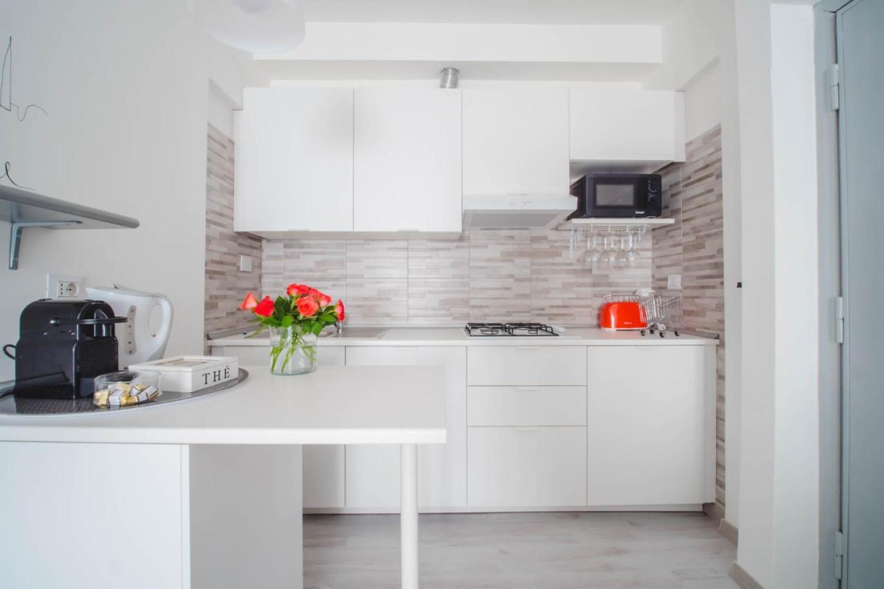 Lady Butterfly - Metro A Lucio Sestio Apartment Рим Екстериор снимка
