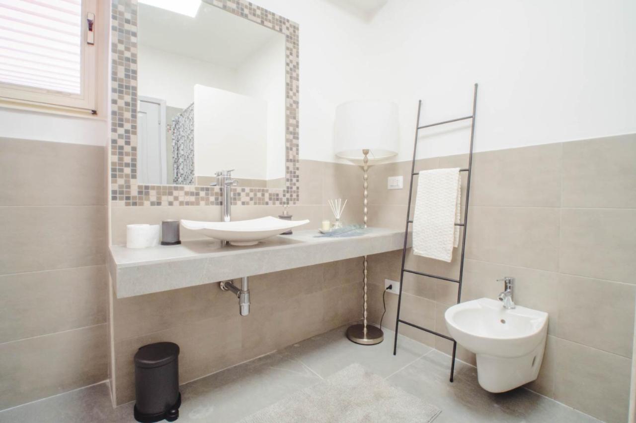 Lady Butterfly - Metro A Lucio Sestio Apartment Рим Екстериор снимка