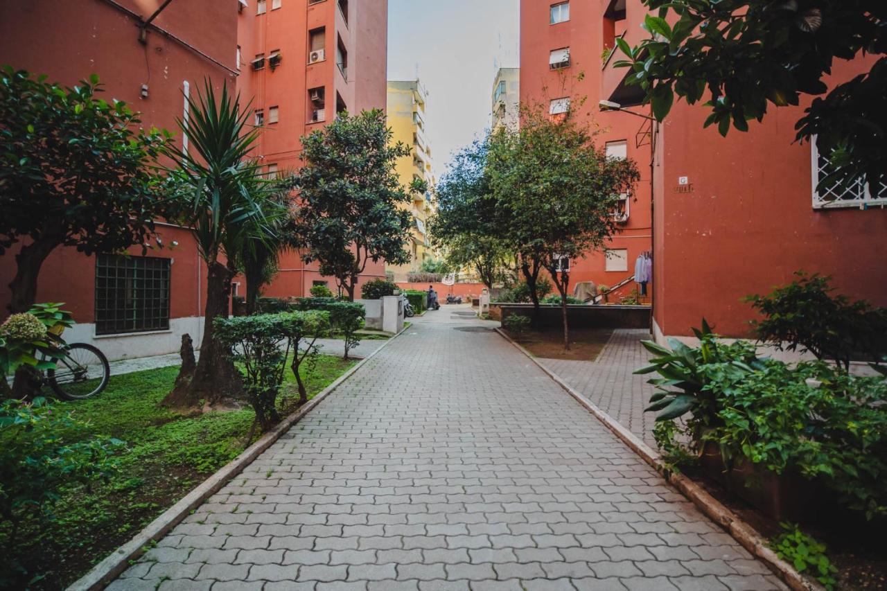 Lady Butterfly - Metro A Lucio Sestio Apartment Рим Екстериор снимка